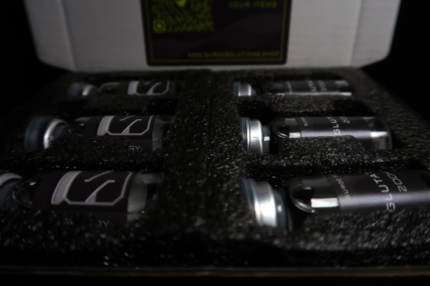 L-glutathione 150mg/ml sterile solution vials securely packaged in foam for fast UK and international shipping